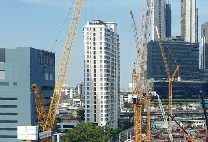 Large-fleet-of-Potain-luffing-jib-cranes-selected-for-innovative-skyscraper-in-Bangkok-01.jpg